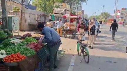 झुंझुनू: झुंझुनू यातायात पुलिस ने रोड नंबर 2 इंदिरा नगर और रोड नंबर 1 पर से हटवाया अस्थाई अतिक्रमण