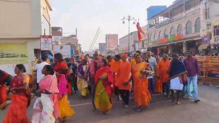 फैज़ाबाद: महाकुंभ में 1 महीने में 1 करोड़ श्रद्धालु पहुंचे अयोध्या, क्राउड कंट्रोल के साथ राहत देने पर मंथन