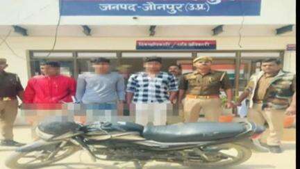 मड़ियाहू: गन्धौना गांव के पास चोरी की बाइक के साथ पुलिस ने तीन अभियुक्तों को किया गिरफ्तार