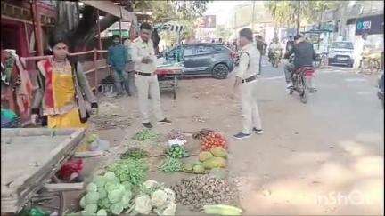 कटनी नगर: एसबीआई क्षेत्र में अनधिकृत सब्जी विक्रेताओं को हटाया गया, यातायात प्रभावित हो रहा था