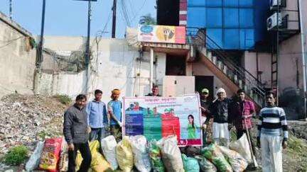 ऊना: स्वच्छ शहर-समृद्ध शहर अभियान के तहत आईएसबीटी ऊना और नंगल रोड़ पुल के समीप खड्ड में चलाया गया स्वच्छता अभियान