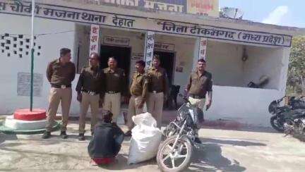 टीकमगढ़: मजना चौकी पुलिस ने 27500 रुपये की अवैध शराब जब्त की, आरोपी गिरफ्तार