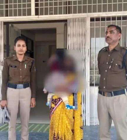 टीकमगढ़: देहात थाना पुलिस ने 2 साल से गुम नाबालिग बालिका को हरियाणा से ढूँढ़ निकाला, परिजनों को सौंपा