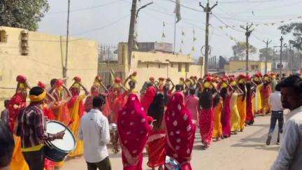 सिमरी बख्तियारपुर: गुदरी हाट में शिव मंदिर की प्राण प्रतिष्ठा के लिए कलश शोभायात्रा निकाली गई