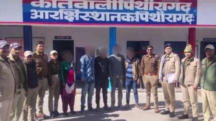 पिथौरागढ़: कोतवाली पुलिस ने मुख्यालय से एक महिला सहित 5 वारंटी अभियुक्तों को किया गिरफ्तार