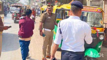 हरदोई: हरदोई शहर में यातायात नियमों का उल्लंघन करने पर यातायात पुलिस ने 197 वाहनों का चालान किया, 6 वाहन किए सीज