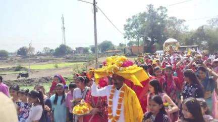 बरेली: बरेली के ग्राम किनगी में भगवान शिव जी की प्राण प्रतिष्ठा के लिए शोभायात्रा निकाली गई