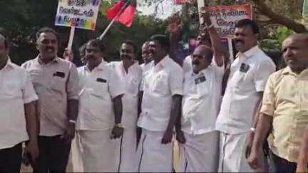 ஆலங்குளம்: திமுக முன்னாள் தெற்கு மாவட்ட செயலாளர் தலைமையில் பாவூர்சத்திரம் ரயில் நிலையத்தில் ஆர்ப்பாட்டம்