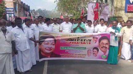 பாபநாசம்: புதிய பேருந்து நிலையத்தில் ஜெயலலிதா சிலைக்கு அதிமுக சார்பில் மாலை அணிவித்து மரியாதை