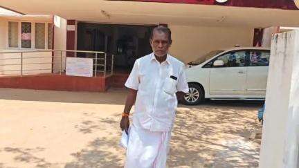காளையார்கோவில்: கொல்லங்குடியில் பேருந்து நிறுத்தம் இருந்தும் பேருந்துகள் நிற்கவில்லை- ஆட்சியரகம் அருகே பொதுமக்கள் குற்றச்சாட்டு