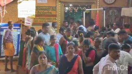 ಕುಮಟಾ: ಶಿವರಾತ್ರಿ ಸಂಭ್ರಮ, ಗೋಕರ್ಣದ ಮಹಾಬಲೇಶ್ವರ ದೇವಸ್ಥಾನದಲ್ಲಿ ಆತ್ಮಲಿಂಗ ಸ್ಪರ್ಶಿಸಿ ಭಕ್ತರಿಂದ ಶಿವಪೂಜೆ