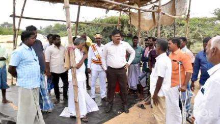 குடவாசல்: கமுககுடி ஊராட்சியில் நேரடி நெல் கொள்முதல் நிலையங்களில் மாவட்ட ஆட்சியர் ஆய்வு