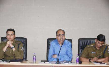 ज़िलाधिकारी, पटना एवं वरीय पुलिस अधीक्षक, पटना द्वारा दिनांक 28 फ़रवरी से 28 मार्च, 2025 तक चलने वाले बिहार विधानमंडल के बजट सत्र हेतु प्रतिनियुक्त दंडाधिकारियों एवं पुलिस बलों की ब्रीफिंग की गई तथा सुरक्षा व्यवस्था का जायज़ा लिया गया।