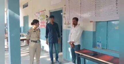 పిట్లం: పిట్లం పోలింగ్ బూత్‌లో ఓటు హక్కును వినియోగించుకున్న ఎమ్మెల్యే