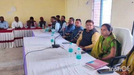 लखनौर: लखनौर प्रखंड कार्यालय में पंचायत समिति की बैठक हंगामेदार रही, आरोप-प्रत्यारोप का दौर चला