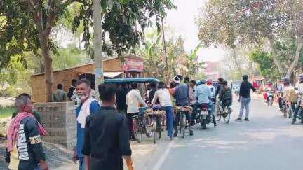 वारिसनगर: मथुरापुर थाना क्षेत्र के साड़ी गांव में ई-रिक्शा पलटने से एक बच्चा गंभीर रूप से घायल, कई अन्य घायल