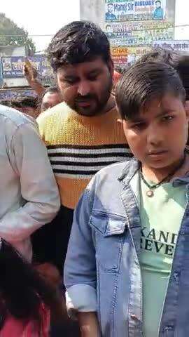 बस में चलते हुए यात्रा की हुई बस नरवर के लिए जा रही थी