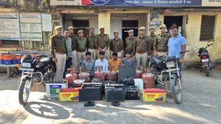 चोरी व नकबजनी के मामले में लालसोट पुलिस की कार्यवाही।

चोरी के सामान के साथ 4 आरोपी विकास, लोकेश, शंकर  और वीरेंद्र को किया गिरफ्तार।
#DausaPolice 
#pslalsot_dausa