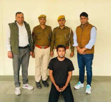 #दौसा_पुलिस महिला थाना की बड़ी कार्यवाही।
पुलिस अधीक्षक #श्री_सागर_राणा आईपीएस के निर्देशन में
सेक्सटॉर्शन के आरोपी रमनलाल थाना बाटौदा को किया गिरफ्तार, महिलाओं के अश्लील वीडियो बनाकर करता था ब्लैकमेल।
#DausaPolice 
#PsMahila_dausa