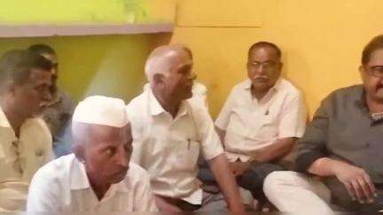 आजरा: स्वच्छ पाणी पुरवठ्यासाठी आजरा नगरपंचायतीसमोर रहिवाशी अन्याय निवारण समितीचे ठिय्या आंदोलन