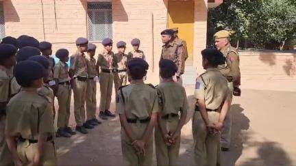 #SP Office Nagaur :- स्टूडेन्ट पुलिस कैडेट (एस.पी.सी.) योजनान्तर्गत चयनित विद्यालय के विद्यार्थियों ने SP Office का भ्रमण किया। विद्यार्थियों को पुलिस विभाग की कार्यप्रणाली की जानकारी दी गई।