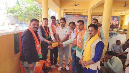 गरोठ: भाजपा जिला अध्यक्ष व विधायक सिसोदिया ने मेलखेड़ा में मंडल कार्यकर्ताओं की बैठक ली, आगामी कार्ययोजना पर चर्चा