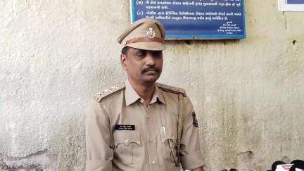 ગોંડલ: ગોંડલ : રાજકુમાર જાટના મોત મામલે ACP રાજેશ બારીયાનું નિવેદન 4 તારીખે તરઘડીયા પાસે રોડ અકસ્માતમાં ઇજા પહોંચી હતી