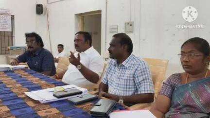பெருந்துறை: ஊராட்சி ஒன்றிய அலுவலகத்தில் எம்எல்ஏ தலைமையில் ஊராட்சி செயலர்கள் தனி அலுவலர்கள் கலந்து கொண்ட ஆய்வு கூட்டம்