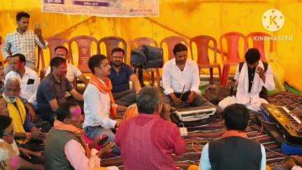 मयूरहंड: कैलाश धाम मयूरहंड में होली मिलन समारोह का आयोजन, लोगों ने एक-दूसरे को अबीर लगाया