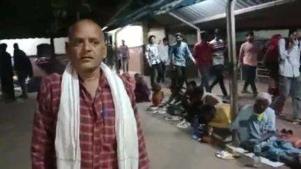 सोहागपुर: तिलक वार्ड निवासी समिति सदस्य श्री लखन दुबे ने माता जी स्व.कस्तूरी बाई की पुण्यतिथि पर गरीबों को कराए भोजन।