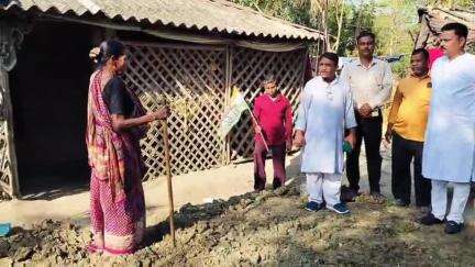 দাঁতন ২: ভুয়ো ভোটারের সন্ধানে সাউরী লক্ষ্মীবাড় এলাকায় বাড়ি বাড়ি ঘুরছেন তৃণমূল নেতাকর্মীরা, উপস্থিত ব্লক সভাপতি