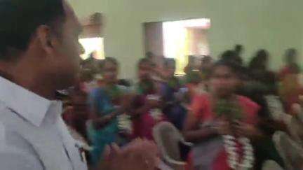 கறம்பக்குடி: வெட்டன் விடுதியில் சமத்துவ சமுதாய வளைகாப்பு விழா- MLA Dr முத்துராஜா  கர்ப்பிணி பெண்களுக்கு வளைகாப்பு தொகுப்பை வழங்கினார்