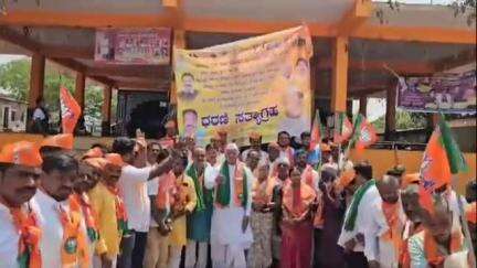ನಿಡಗುಂದಿ: ಬೇಡಿಕೆಗಳ ಈಡೇರಿಕೆಗೆ ಆಗ್ರಹಿಸಿ ಆಲಮಟ್ಟಿಯ ಕೆಬಿಜೆಎನ್‌ಎಲ್ ಕಚೇರಿ ಎದುರು ಮಾಜಿ ಸಚಿವ ಬೆಳ್ಳುಬ್ಬಿ ನೇತೃತ್ವದಲ್ಲಿ ಪ್ರತಿಭಟನೆ