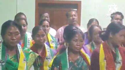 তামুলপুৰ: তামুলপুৰত বিটিআৰৰ চিইএম প্ৰমোদ বড়ো বাসগৃহত গোইবাৰী সমষ্টিৰ অধীনত ইউপিপিএল দলত যোগদান কৰে শতাধিক পুৰুষ মহিলাই