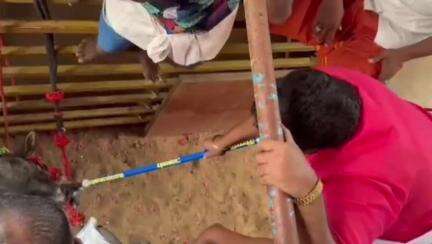 லால்குடி: லால்குடி வாழ்வாய் பட்டி பகுதியில் நடந்த ஜல்லிக்கட்டு போட்டி