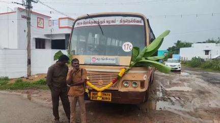 நாங்குநேரி: பேருந்து வசதி இல்லாத சூரங்குடி கடம்போடு வாழ்வு கிராமங்களுக்கு புதிய பேருந்து சேவையை தொடங்கி வைத்த சபாநாயகர்