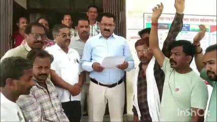 शाहगढ़: खनिज अधिकारी की अभद्रता पर पत्रकारों ने तहसीलदार को ज्ञापन सौंपा, कार्रवाई की मांग