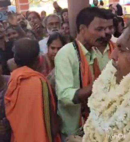 ಬ್ರಹ್ಮಾವರ: ತೆಕ್ಕಟ್ಟೆ ಮೂಕ ಹ್ಯಾಗುಳಿ ದೈವಕ್ಕೆ 500 ಅಟ್ಟೆ ಮಲ್ಲಿಗೆ ಹೂವು ಸಮರ್ಪಣೆ, ಈ ವಿಡಿಯೋ ಸಾಮಾಜಿಕ ಜಾಲತಾಣದಲ್ಲಿ ವೈರಲ್