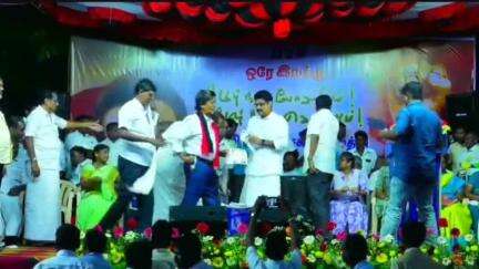 விக்கிரவாண்டி: நேமுர் கிராமத்தில் மத்திய அரசை கண்டித்து கண்டன பொதுக்கூட்டம் நடைபெற்றது.