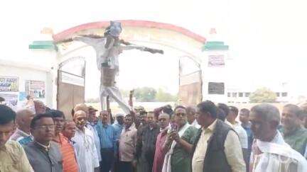 अंधराठाढ़ी: अंधराठाढ़ी महाविद्यालय के कर्मचारियों ने जल संसाधन मंत्री विजय कुमार चौधरी का किया विरोध प्रदर्शन