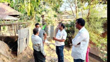 শান্তিরবাজার: 36 শান্তির বাজার বিধানসভার অন্তর্গত কলোনী পাড়াতে বিদ্যুৎ এর সমস্যা সমাধানের লক্ষ্যে যান মন্ডল সভাপতি