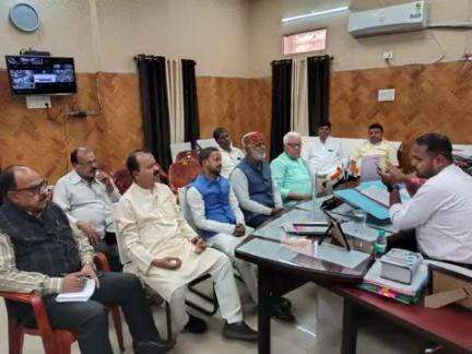 भारत निर्वाचन आयोग के निदेश के आलोक में पटना जिलांतर्गत निर्वाचक निबंधन पदाधिकारियों द्वारा मान्यता-प्राप्त राजनैतिक दलों के प्रतिनिधियों के साथ बैठक कर छूटे हुए सभी निर्वाचकों का नाम निर्वाचक सूची में जोड़ने आदि पर सहयोग देने के अनुरोध।