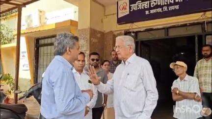 मानगाव: माणगाव उपजिल्हा रूग्णालयात रूग्णांची गैरसोय
अद्ययावत मशनरी धूळखात
शिवसेना नेते सुभाष देसाईं कडून रूग्णालयाची पाहणी