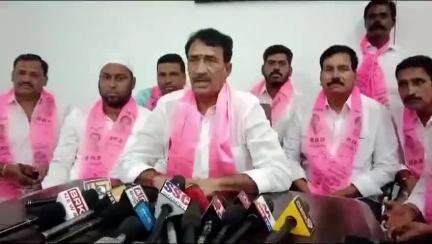 గజ్వేల్: తెలంగాణ పరిస్థితి స్ట్రేచర్ మీద ఉన్నప్పుడు ఎన్నికల్లో ప్రజలకు ఎందుకు హామీలు ఇచ్చారు: ఎఫ్డీసీ మాజీ ఛైర్మన్ ప్రతాప్ రెడ్డి