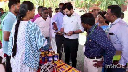 பெரியகுளம்: பெரியகுளம் தோட்டகலை கல்லூரியில்அங்கக விளைபொருள் வர்த்தக கண்காட்சி கலெக்டர் தலைமையில் நடந்தது