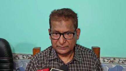 সিউড়ি ২: ধনঞ্জয় বাটি গ্রামে দুইটি ভোটার কার্ডে ভুল থাকা প্রসঙ্গে একাধিক মন্তব্য করলেন দু নম্বর ব্লকের তৃণমূলের ব্লক সভাপতি