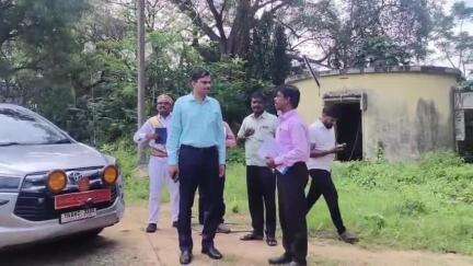 ஏரல்: மஞ்சள்நீர்காயல் 20 MGD குடிநீர்த்திட்டத்தினை மாவட்ட ஆட்சித்தலைவர் இளம்பகவத் பார்வையிட்டார்