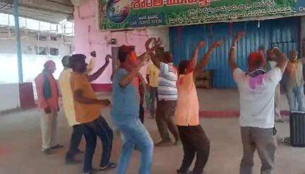 బిచ్కుంద: బిచ్కుందలో ఘనంగా హోలీ వేడుకలు
