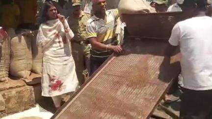 ಕುಣಿಗಲ್: ಪಟ್ಟಣದ ರಾಗಿ ಖರೀದಿ ಕೇಂದ್ರಕ್ಕೆ ಜಿಲ್ಲಾಧಿಕಾರಿ ಶುಭಕಲ್ಯಾಣ್‌ ದಿಢೀರ್ ಭೇಟಿ, ಪರಿಶೀಲನೆ