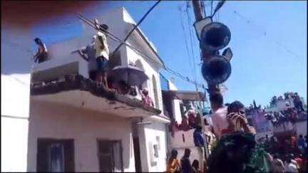 கே.வி.குப்பம்: மாளியப்பட்டு கிராமத்தில் தோசாலம்மன் திருவிழாவை முன்னிட்டு வெகு விமர்சையாக நடைபெற்ற எருது விடும் திருவிழா